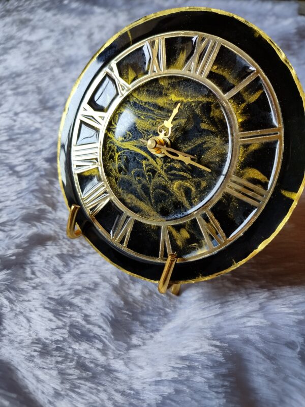Table Clock in Elegant Black