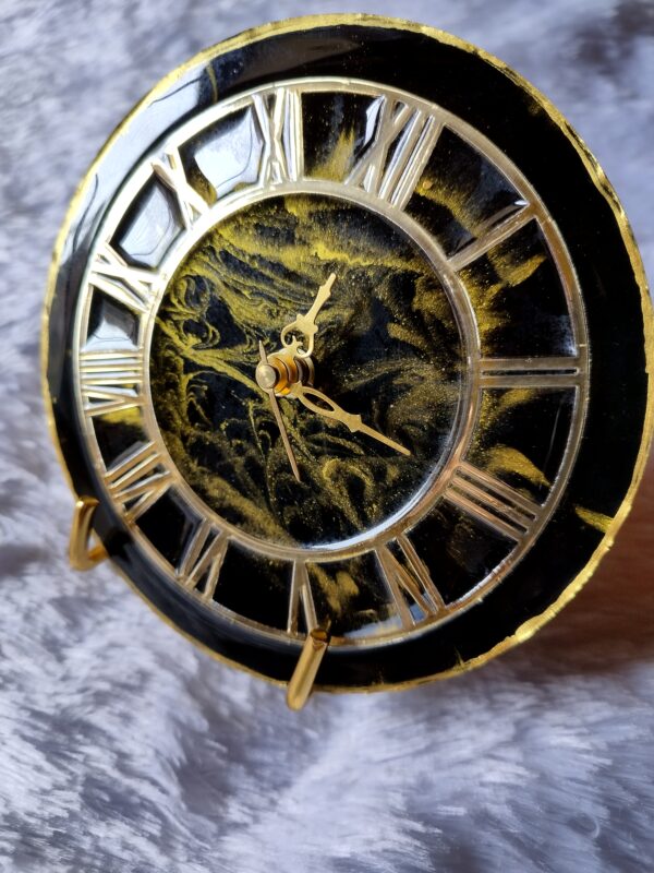 Table Clock in Elegant Black - Image 3