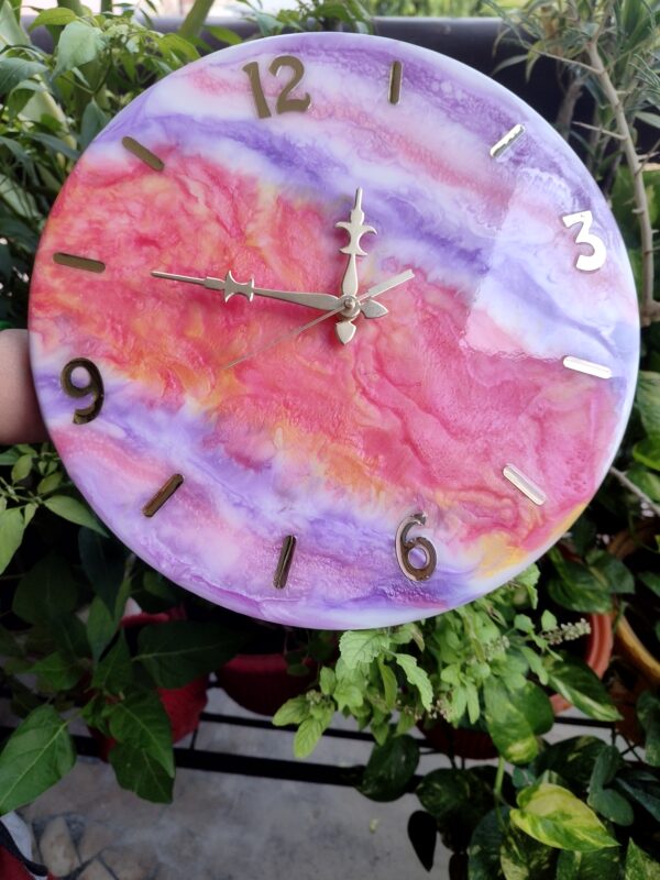 Colorful Round Resin Wall Clock - Image 2