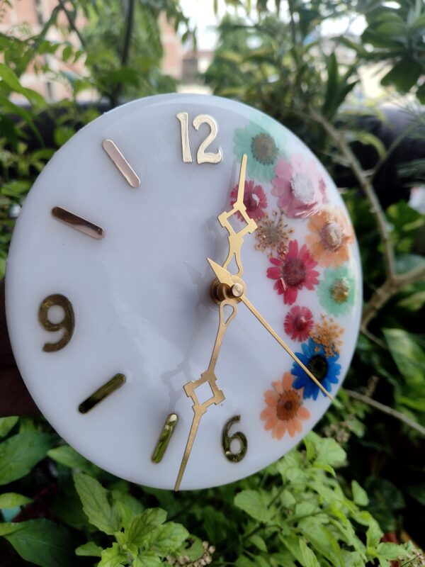 Table Clock with Real Flowers - Image 2