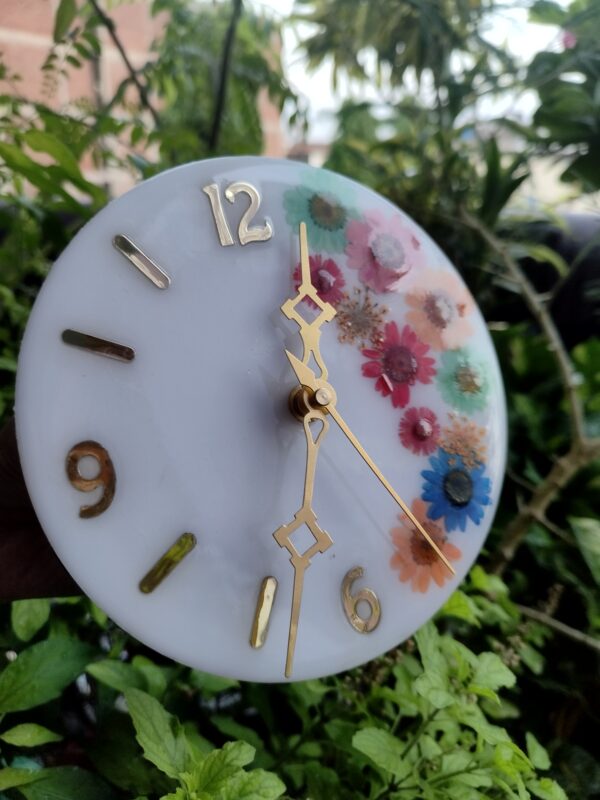 Table Clock with Real Flowers - Image 3