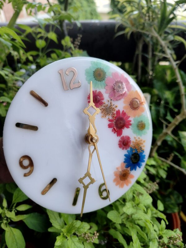 Table Clock with Real Flowers