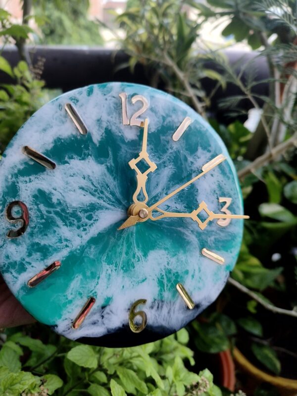 Round Resin Wall Clock