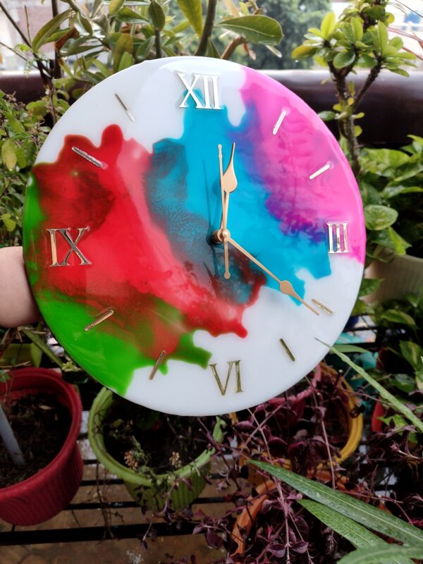 Round Resin Wall Clock - Image 2
