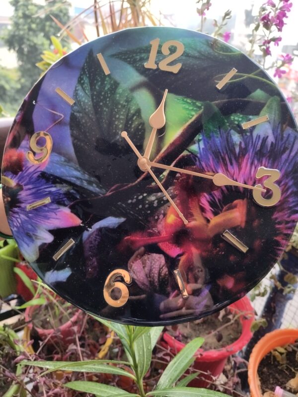 Round Resin Wall Clock - Image 2