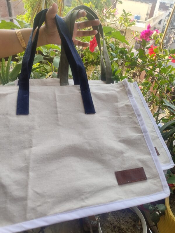 Tote Bag with Zip and Inner Pocket - Image 3