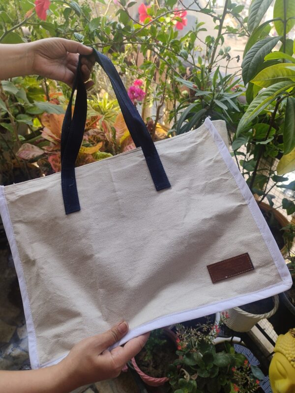 Tote Bag with Zip and Inner Pocket - Image 5