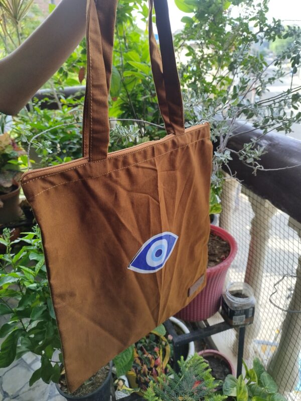 Tote Your Style, Lightly - Image 2