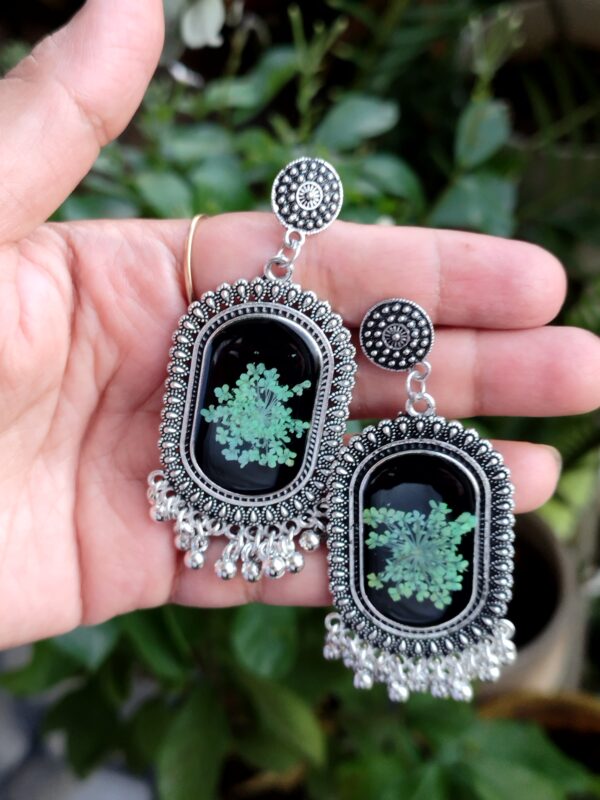 Lightweight Glam, Resin Charm